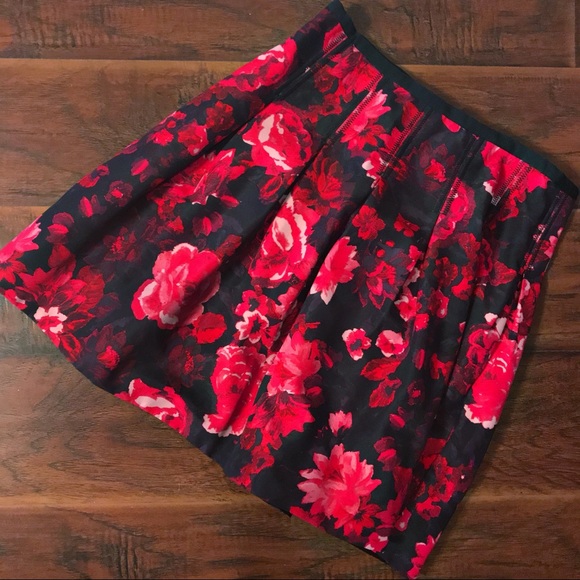 GAP Dresses & Skirts - Gap Pink & Black Floral Rose Inverted Pleat Skirt